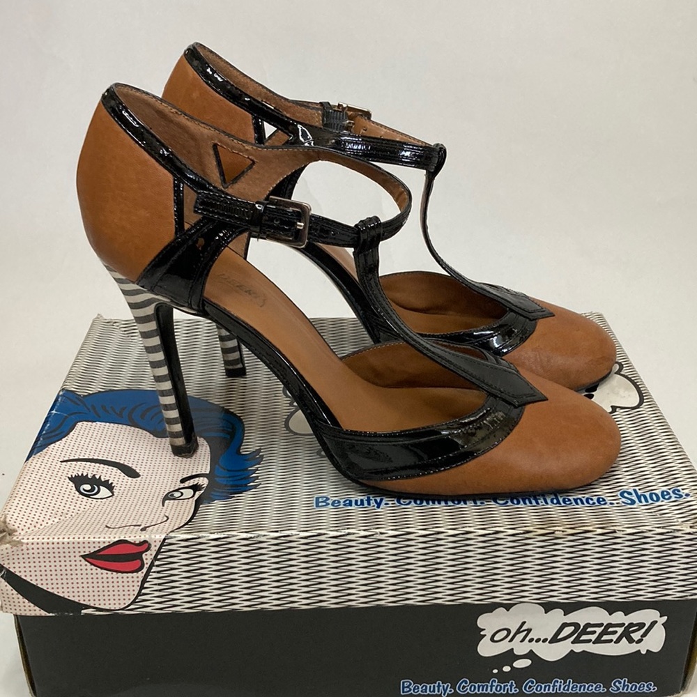 Oh..Deer! Coffee tan pumps with striped heals